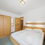 Apartment Close To Lifts *