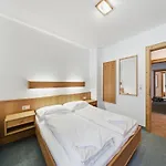 Close To Lifts Apartment *